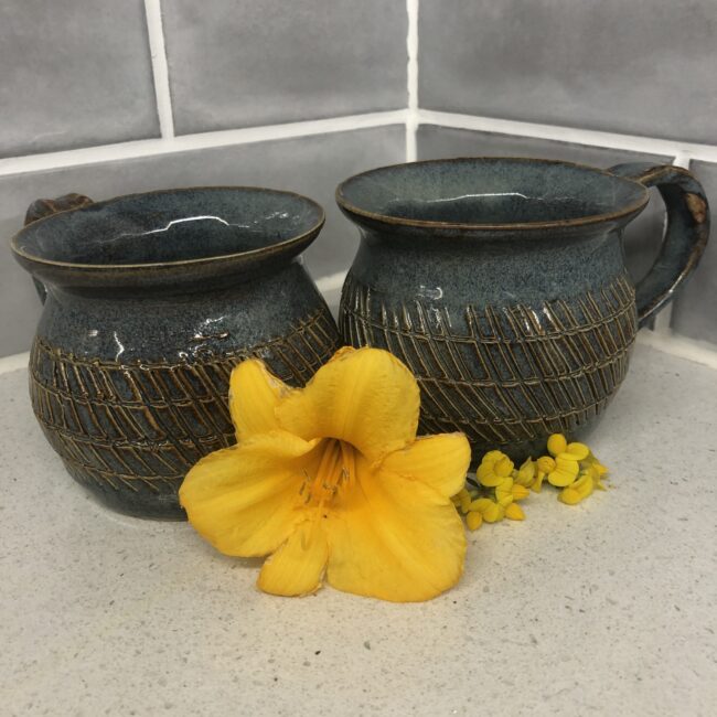 Mugs with flower