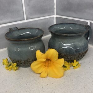 Bellied Mug with Low Texture
